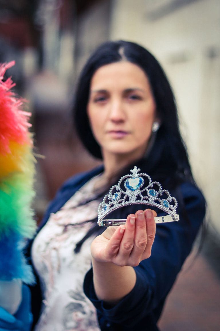 Read more about the article Кралица или майка домакиня?